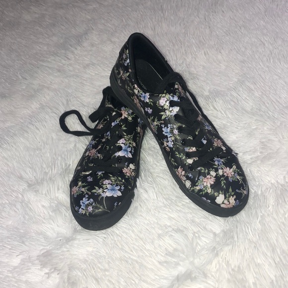 Black floral low rise sneakers - Picture 1 of 3